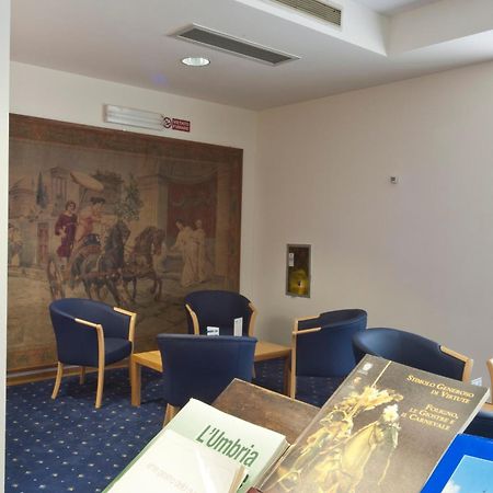 City Hotel & Suites Foligno Exterior foto