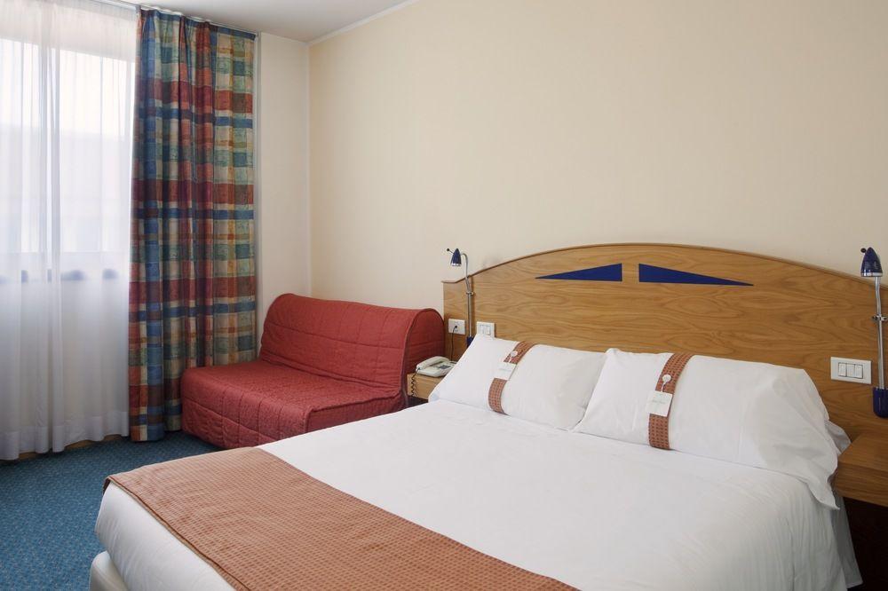 City Hotel & Suites Foligno Exterior foto