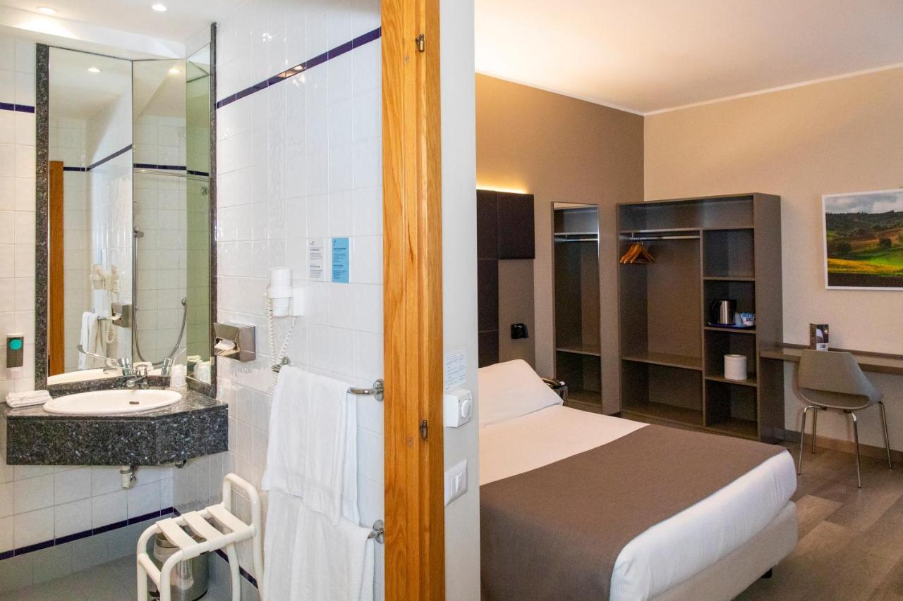 City Hotel & Suites Foligno Exterior foto