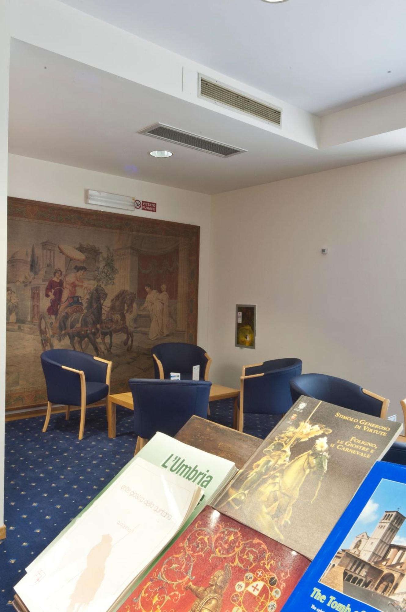 City Hotel & Suites Foligno Exterior foto